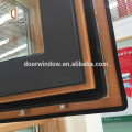 El marco de madera sólida de la venta caliente y la ventana de inclinación y giro de aluminio vienen con doble acristalamiento y Roto Hardware